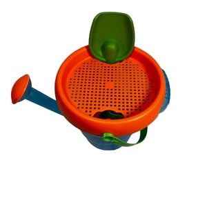 American Plastic Toys 12 Piece Set With Spray Bucket And Play Toys Inside M-USA